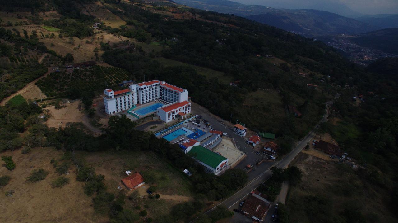 Hotel Majam'S Resort سان جيل المظهر الخارجي الصورة
